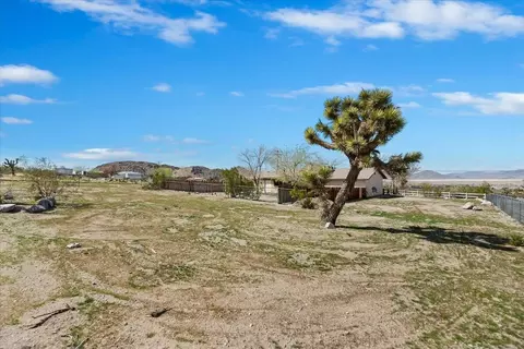 Exterior - 32649 Zircon Rd, Lucerne Valley, CA 92356 photo 18 of 19