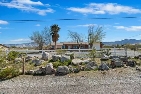 Exterior - 32649 Zircon Rd, Lucerne Valley, CA 92356 photo 4 of 19
