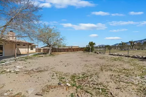 Exterior - 32649 Zircon Rd, Lucerne Valley, CA 92356 photo 17 of 19
