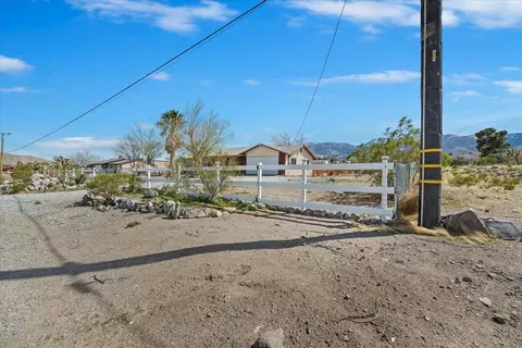 Exterior - 32649 Zircon Rd, Lucerne Valley, CA 92356 photo 6 of 19
