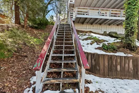 112 Zermat Dr, Crestline, CA 92325