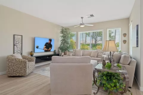 78152 Vinewood Dr, Palm Desert, CA 92211
