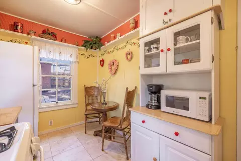 Kitchen - 400 Booth Way, Big Bear City, CA 92314 photo 3 of 4