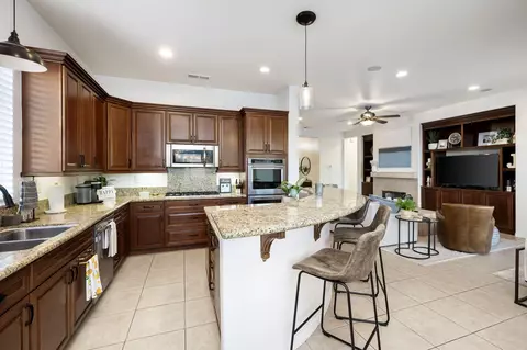 Kitchen - 41335 Corte Nella Vita, Indio, CA 92203 photo 4 of 4