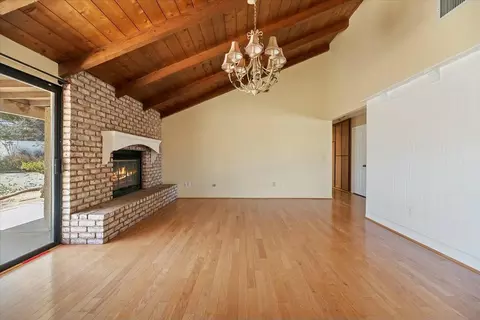 Living - 18447 Temecula Ave, Hesperia, CA 92345 photo 6 of 9
