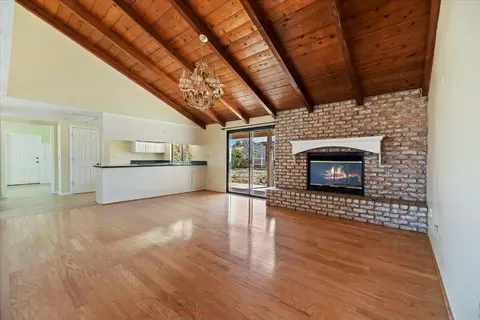 Living - 18447 Temecula Ave, Hesperia, CA 92345 photo 7 of 9