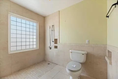 Bath - 18447 Temecula Ave, Hesperia, CA 92345 photo 2 of 3