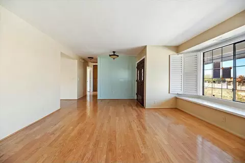 Living - 18447 Temecula Ave, Hesperia, CA 92345 photo 2 of 9
