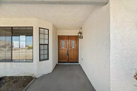 Entry Way - 18447 Temecula Ave, Hesperia, CA 92345 photo 1 of 3