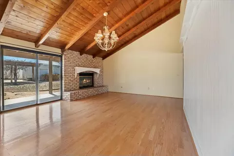 Living - 18447 Temecula Ave, Hesperia, CA 92345 photo 5 of 9