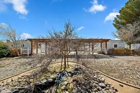 Exterior - 18447 Temecula Ave, Hesperia, CA 92345 photo 6 of 16