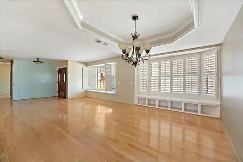 Living - 18447 Temecula Ave, Hesperia, CA 92345 photo 4 of 9