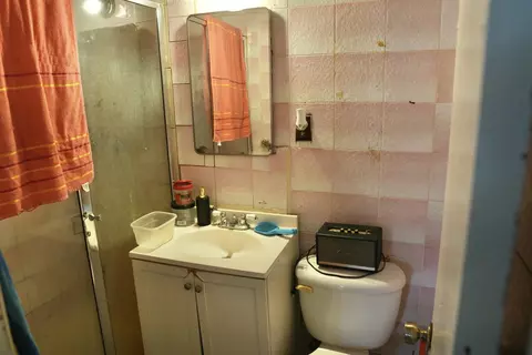 Bath - 43884 Aztec St, Indio, CA 92203 photo 3 of 3