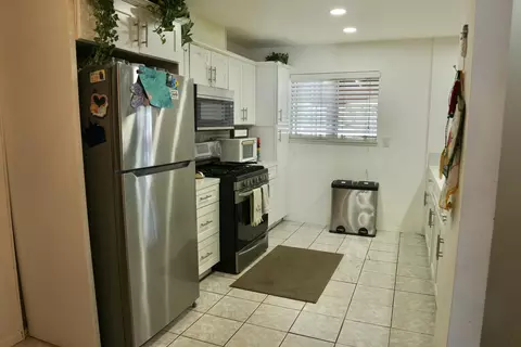 Kitchen - 43884 Aztec St, Indio, CA 92203 photo 4 of 8