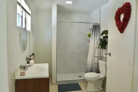 Bath - 43884 Aztec St, Indio, CA 92203 photo 2 of 3