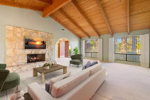 1087 E Paseo El Mirador, Palm Springs, CA 92262