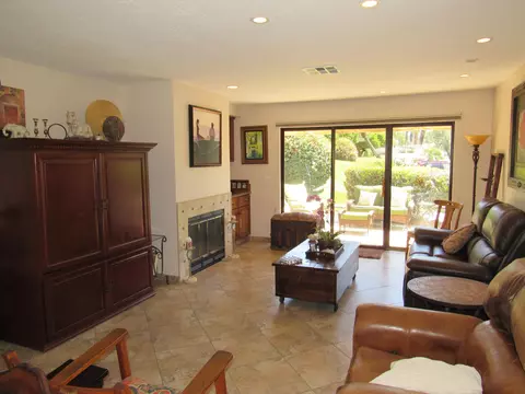 606 Woodcrest Ln, Palm Desert, CA 92260
