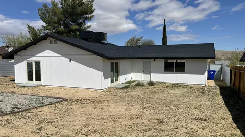 Exterior - 61601 Capilla Dr, Joshua Tree, CA 92252 photo 3 of 5
