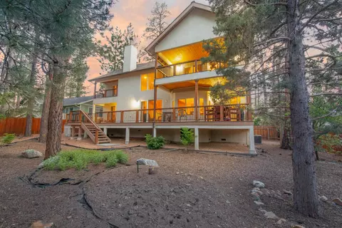 137 Marina Point Dr, Big Bear Lake, CA 92315