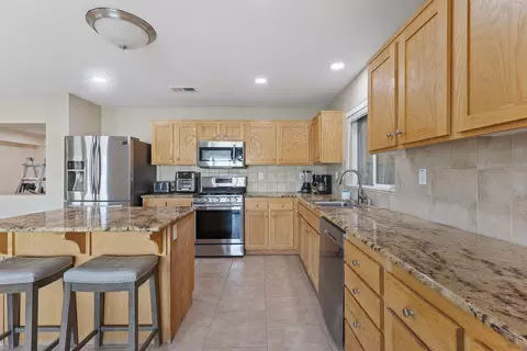 Kitchen - 41154 Stimson Ct, Indio, CA 92203 photo 4 of 5