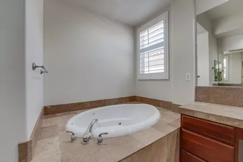 Bath - 48202 Chesapeake Pl, Indio, CA 92201 photo 5 of 8