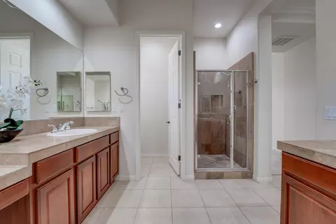 Bath - 48202 Chesapeake Pl, Indio, CA 92201 photo 6 of 8