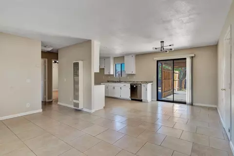 Living - 56050 Taos Trl, Yucca Valley, CA 92284 photo 2 of 3