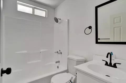 Bath - 56050 Taos Trl, Yucca Valley, CA 92284 photo 1 of 1