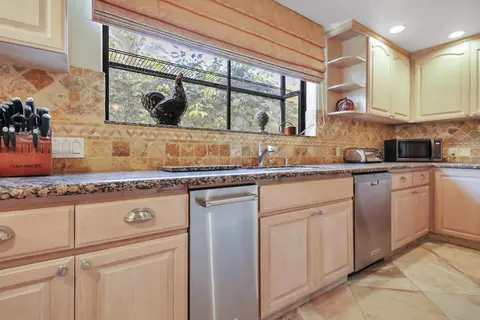 Kitchen - 79122 Starlight Ln, Bermuda Dunes, CA 92203 photo 3 of 4