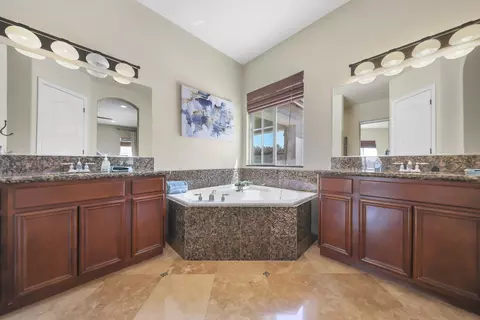 Bath - 57730 Cantata Dr, La Quinta, CA 92253 photo 1 of 4