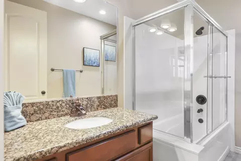 Bath - 57730 Cantata Dr, La Quinta, CA 92253 photo 4 of 4