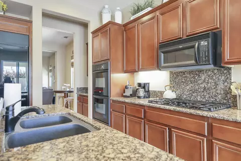 Kitchen - 57730 Cantata Dr, La Quinta, CA 92253 photo 2 of 2