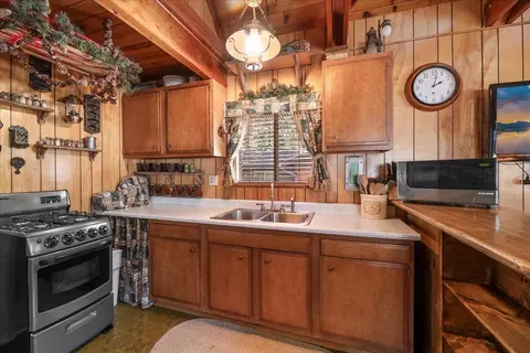 1145 Mitchell Ln, Big Bear City, CA 92314 photo 9
