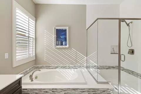 Bath - 43020 Ascona Ln, Indio, CA 92203 photo 2 of 3