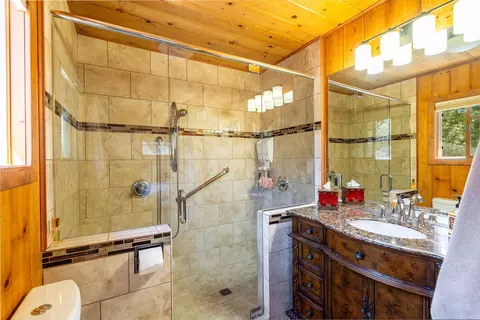 Bath - 25445 Palomar Rd, Idyllwild, CA 92549 photo 2 of 2