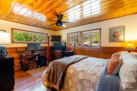 Bedroom - 25445 Palomar Rd, Idyllwild, CA 92549 photo 1 of 7