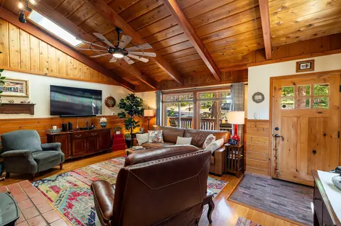 Living - 25445 Palomar Rd, Idyllwild, CA 92549 photo 3 of 5