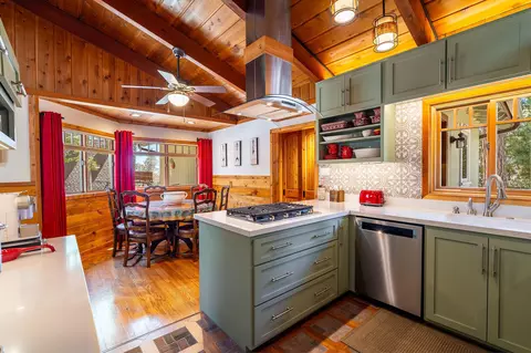 Kitchen - 25445 Palomar Rd, Idyllwild, CA 92549 photo 4 of 4
