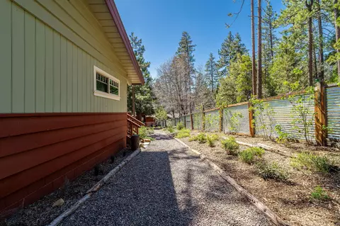 Exterior - 25445 Palomar Rd, Idyllwild, CA 92549 photo 8 of 21