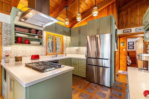 Kitchen - 25445 Palomar Rd, Idyllwild, CA 92549 photo 3 of 4