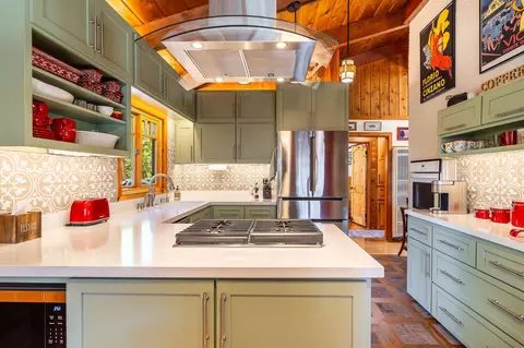 Kitchen - 25445 Palomar Rd, Idyllwild, CA 92549 photo 2 of 4