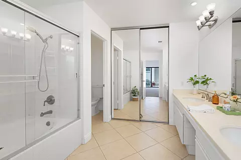Bath - 80471 Oak Tree, La Quinta, CA 92253 photo 1 of 2