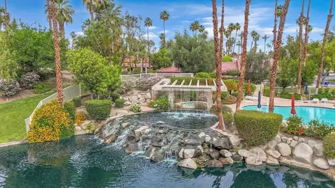 205 Lakecrest Ln, Palm Desert, CA 92260