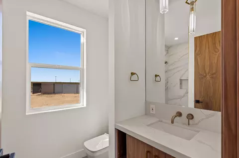 Bath - 1925 Border Ave, Joshua Tree, CA 92252 photo 3 of 4