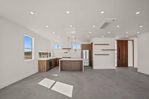 Living - 1925 Border Ave, Joshua Tree, CA 92252 photo 4 of 6