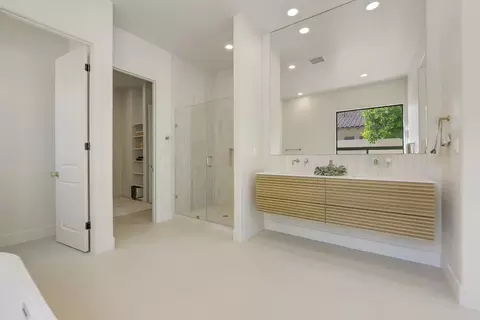 Bath - 48622 Meandering Cloud St, Indio, CA 92201 photo 2 of 5