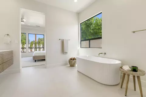 Bath - 48622 Meandering Cloud St, Indio, CA 92201 photo 3 of 5