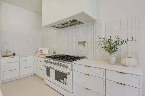 Kitchen - 48622 Meandering Cloud St, Indio, CA 92201 photo 2 of 8