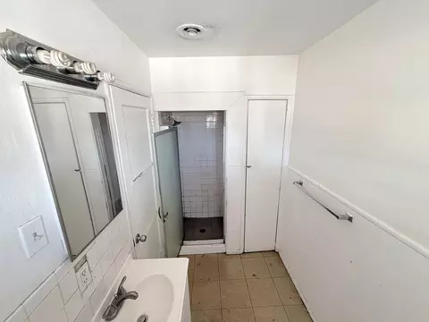 Bath - 83053 Sonora Ave, Indio, CA 92201 photo 1 of 1