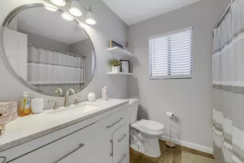 Bath - 45587 Indian River Rd, Indio, CA 92201 photo 2 of 4